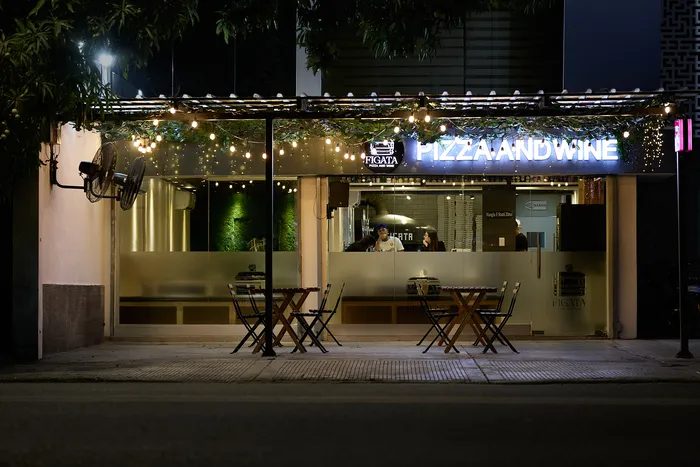 Fachada y ambiente exterior del restaurante Figata